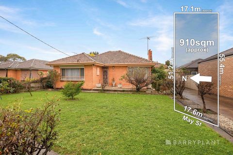 This lovingly maintained one-owner home residing on a substantial 910m2 (approx) block offers a classic floorplan with generous spaces, and holds enticing possibilities to enhance or rebuild (STCA) making it a wonderful option for homebuyers, investo...