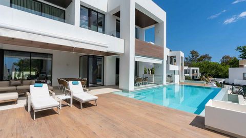 Brand new villa in Marbella Centro for sale. Discover this exclusive villa in the heart of Marbella Centro, in a gated community perfectly located to guarantee privacy and security at less than 10 minutes walking distance to Marbella's Paseo Maritimo...