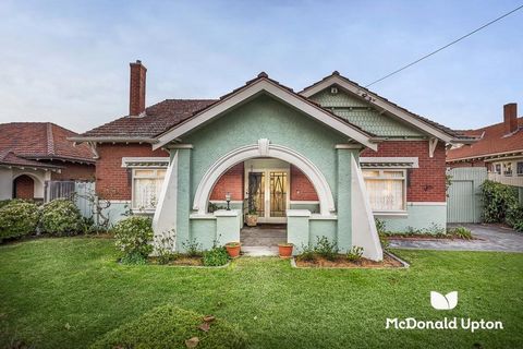 Effortlessly charismatic and endlessly convenient, this timeless Bungalow provides a stirring opportunity to harness inherent charm, employ imagination, and craft a first-class residence in the most prestigious of family settings. Beyond exquisite tu...