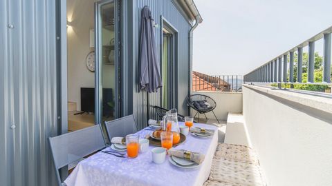 The apartment is composed of a separate bedroom, separate home office with natural light, a fully equipped kitchenette and one bathroom, perfect for a couple or solo traveler seeking comfort and convenience in the heart of Porto. Located in Porto, on...