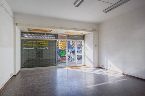 Conca d'oro - Largo Valsabbia. We offer C/1 shop. Ground floor. No architectural barriers. 44 sqm. Rear shop with window. Bathroom and dressing room with window. Two large windows with shutters. Air conditioning. To be restructured. Euro 89.000 negot...