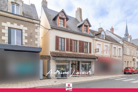 En EXCLUSIVITÉ à Romorantin-Lanthenay (41200) - OPPORTUNITÉ RARE au coeur de la ville, quartier du BOURGEAU, belle maison de ville avec son local commercial (Ancienne Pâtisserie-Chocolaterie) composé au premier étage d'un appartement avec une entrée,...