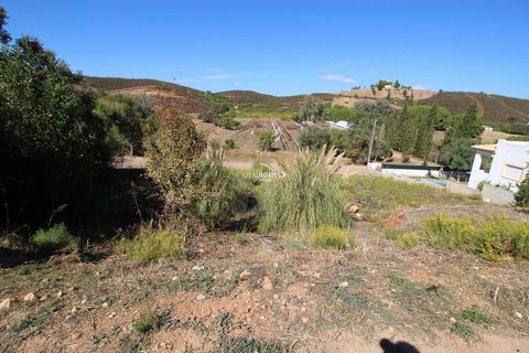 A plot of land for sale in Portimão, specifically within a tranquil, green and peaceful residential area of Monte Canelas. Offering a total of 572 sqm it is located within easy access from the both the A22 and national N125 roads making it an ideal s...