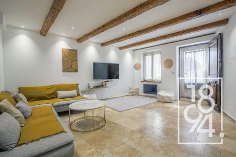 Atypical townhouse, 1894 The real estate offers you in exclusivity this townhouse, T3/4, semi-detached, on two levels, completely renovated, in the heart of the village of Les Olives, in the immediate vicinity of schools, shops and motorways. Nestled...