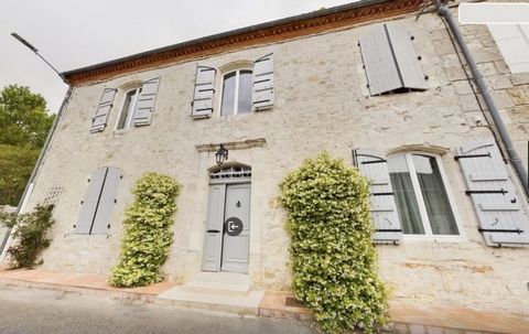 Located in the heart of a medieval village, this well-renovated stone house offers 4 bedrooms and 3 bathrooms. The home features high ceilings, exposed wooden beams, and a restored original staircase.  An open kitchen with a ceramic worktop and dinin...