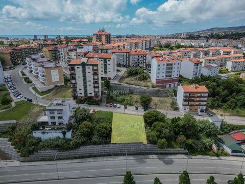 Este terreno de 387 m², situado em Tavarede, na encantadora cidade da Figueira da Foz, representa uma oportunidade única para quem deseja construir a casa dos sonhos. Bem localizado, o lote está próximo a uma variedade de comodidades, incluindo comér...