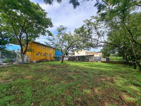 Introducing a prime real estate opportunity in the vibrant coastal town of Tamarindo, specifically in the sought-after area of Los Jobos! This exceptional lot, boasting a generous area of 567 square meters, presents an enticing prospect for those see...