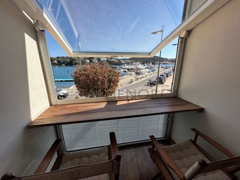Spacious front line apartment on the harbour with three bedrooms, two bathrooms, secure parking space and storage room. Entrance hall with built-in wardrobes, everything distributed on one level, the hallway with direct sunlight from a pleasant inter...