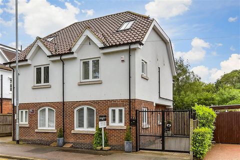 About this property   This house has been exquisitely refurbished to an extremely high standard and is arranged over three floors. There is a well-equipped, modern kitchen with a separate dining area that leads out to the immaculate rear garden, whic...