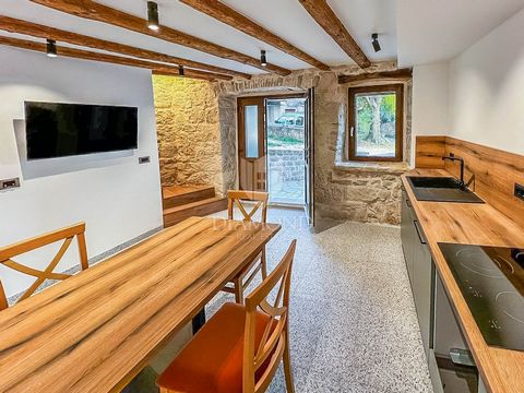 Location: Istarska županija, Poreč, Poreč. Poreč, surroundings, renovated autochthonous stone house! For sale is an enchanting autochthonous stone house located only 18 km from the sea coast and the city of Poreč. This beautiful house is spread over ...