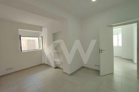 2 bedroom apartment ready to live in, completely refurbished in downtown Olhão.It has thermo-lacquered double glazing and air conditioning in all rooms. Equipped kitchen.Excellent opportunity to live close to all essential services, and a 5-minute wa...