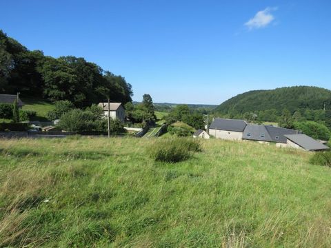 Superbe terrain constructible de 1476m2 avec une vue sur les Pyrénées. Certificat d'urbanisme opérationnel et viabilisation OK , l'analyse du sol est réalisée. Situé dans un petit village calme de Izaux à seulement 20 minutes de Tarbes et 10 minutes ...