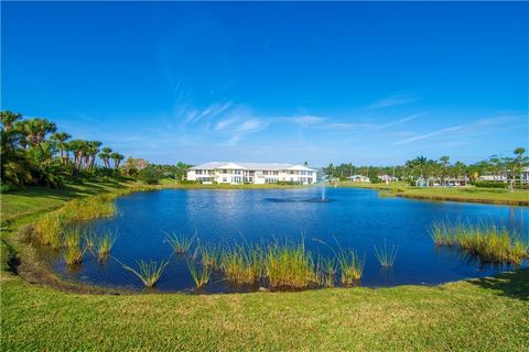 Fuggi verso la tranquillità in questo condominio con vista sul lago di Grove Isle. Immerso in una vivace comunità 55+, questo condominio ha tutto e DI PIÙ da offrire! Svegliati con i panorami sereni del lago scintillante mentre il sole sorge. Goditi ...