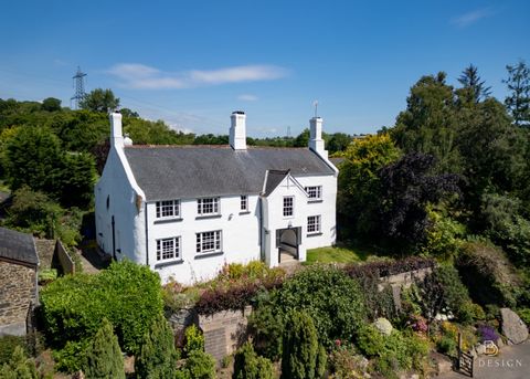 Introduction Huxbear House is a magnificent example of a Grade II listed 17th-century farmhouse, offering spacious and versatile accommodation. The property retains many original features and has undergone a comprehensive restoration over the past si...