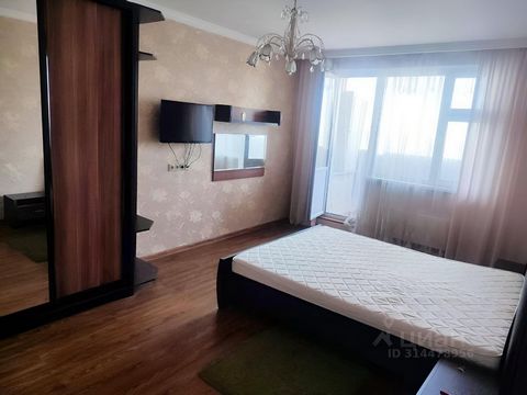 3х комнатная квартира 87кв, кухня 15м, комнаты18м, 14м, 18м, с ремонтом, все необходимое есть , 2телевизора, стиральная машина, посудомойка(надо подключить), 4км от МКАД, Все коммунальные платежи оплачивает арендатор!!!