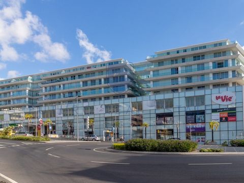 Découvrez la commodité et la visibilité exceptionnelle de notre bureau situé dans le centre commercial Plaza Madeira ! Avec un emplacement stratégique au cœur d'une zone commerciale très fréquentée, notre espace offre une opportunité unique d'établir...