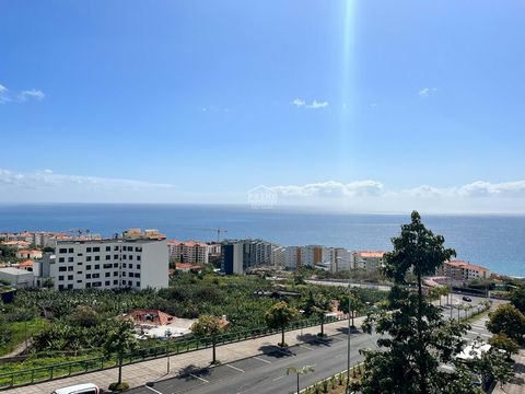 Apartamento de dois quartos localizado em Amparo Funchal para arrendamento a longo prazo. O apartamento está totalmente mobilado num edifício com apenas mais 10 apartamentos e é composto por: - Dois quartos de dormir; - Dois quartos de banho, um dele...