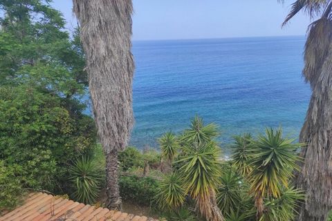 This is the perfect place for a great holiday in Italian Calabria. This apartment with access to a communal swimming pool is ideal for family holidays in the sun. Take a walk through the beautiful region or visit the many picturesque villages near th...