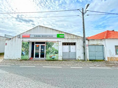 A Casa Montico em Alcoentre, destaca-se pelos seus dois pavilhões que totalizam 482 m2 cobertos. O pavilhão de armazenamento, com entrada traseira para veículos, oferece facilidade para cargas e descargas. O segundo pavilhão possui entrada traseira p...
