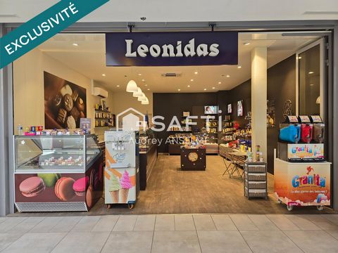 Grande boutique dans le centre commercial d'Orange