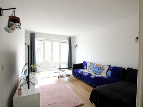 Bel appartement de quatre pièces proche de toutes commodités!!Ravalement réalisé trés récemment!