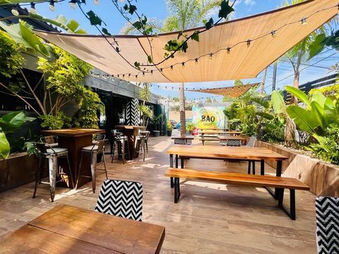 Enclavado en el vibrante corazón de Nueva Andalucía, a tiro de piedra del glamour y el lujo de Puerto Banús, aguarda una tentadora oportunidad de inversión. Este encantador restaurante bar se presenta como un refugio irresistible para locales y turis...