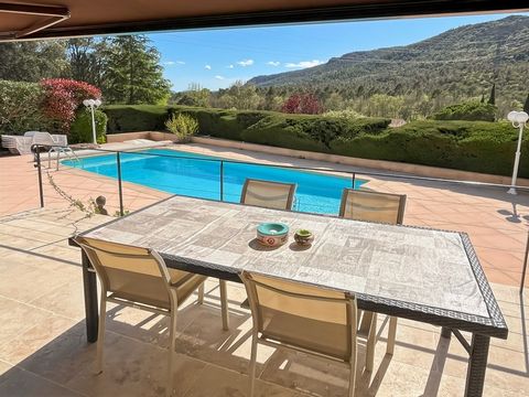 Villa à vendre 4 pièces avec annexe et piscine à BAGNOLS EN FORET (83)