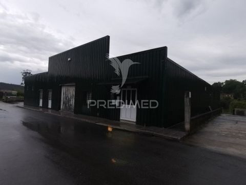 Armazém com excelente área total de 2.115 m², situado em Préstimo, freguesia de Préstimo e Macieira de Alcoba, concelho de Águeda, distrito de Aveiro. Este imóvel distribui-se por dois pisos funcionais, concebidos para responder às necessidades de at...