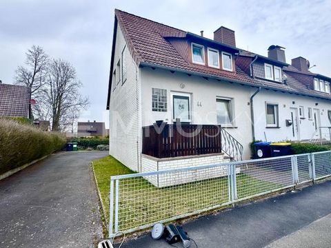 Dieses gemütliche Einfamilienhaus aus dem Jahr 1958 bietet auf ca. 105 m² Wohnfläche ein behagliches Zuhause für die ganze Familie. Das Haus befindet sich auf einem großzügigen Grundstück von ca. 545 m² und lädt mit seinem liebevoll angelegten Garten...