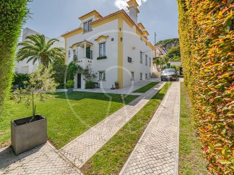 Charming house with Portuguese architecture located in Monte Estoril, Cascais, in a quiet area, without traffic, but close to shops and services. House consisting of three floors, one of which, the ground floor, can be independent from the rest of th...