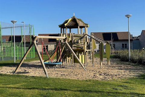 Charming holiday home in the Westhinder domain in Koksijde with 2 bedrooms for up to 4 people. Private parking and enclosed garden, ideal for a family with children. Equipped with every comfort, it is perfect for relaxing. Cozy living room with TV, W...