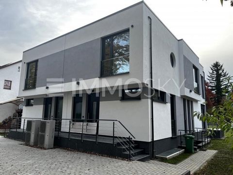 Sind Sie auf der Suche nach Ihrer geräumigen Wohnoase mit Einliegerwohnung? Diese neu erbaute Doppelhaushälfte in Blankenfelde-Mahlow bietet ein luxuriöses Wohngefühl mit 7 Zimmern und hochwertiger Ausstattung. Die hervorragende Lage und vielseitigen...