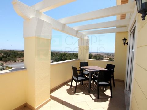 Fantastic Villas V2 equipped and furnished in Golf Development with swimming pool and security, in Castro Marim. Constituted in the bathroom by entrance hall, siemens equipped kitchen in kitchenet, pantry, social toilet, living room with fireplace, 1...