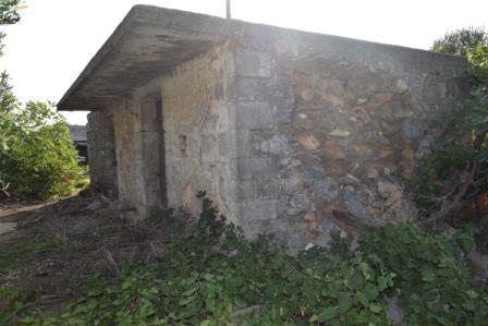 Pefki Old house of 32m2 for renovation. It is located on a plot of 665m2 and has the ability to build extra. The house consists of two rooms and enjoys mountain views. The water and electricity are nearby and there is street parking.