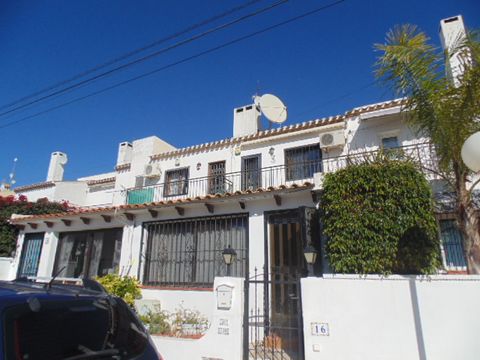One of the famous White Houses located in Lomas Del Golf, close to Villamartin and a rare find, this is a South facing Spacious 3 Bedroom 2 Bath Townhouse with use of all 8 communal pools and with large rear back tiled garden giving mountain views as...
