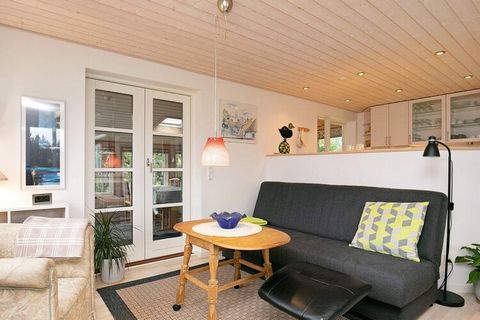 Holiday home located in a popular holiday home area in Virksund on lovely grounds with a large lawn area, small ornamental garden and wooden terrace. The robotic lawnmower runs every day between 7.00 & # 8211; 10.00. The cottage is furnished with a c...