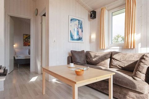 Casa de vacaciones luminosa y confortable construida en estilo escandinavo en OstseeStrandpark Grömitz desde 2011. La casa está amueblada con una cocina bien equipada, que está en conexión abierta con el comedor / sala de estar y, por lo tanto, ofrec...