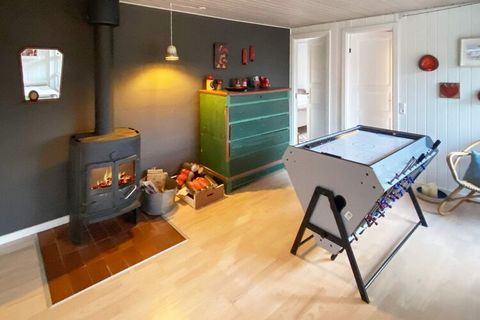 Ferienhaus bei Skaven Strand, nur ca. 600 Meter vom Ringkøbing Fjord entfernt. Das Haus wird laufend instand gehalten und präsentiert sich hell und ansprechend eingerichtet. Es stehen drei Schlafzimmer zur Auswahl; zwei davon mit je einem Doppelbett,...