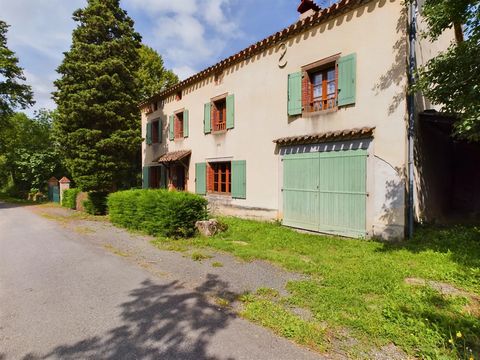 EXCLUSIVE TO BEAUX VILLAGES! 30 mins from Albi on 1500m² of land, this 3-bedroom house with 2 shower rooms enjoys a peaceful location 10 mins from the N88 between Albi and Rodez. Habitable as it stands, it would benefit from being brought up to today...