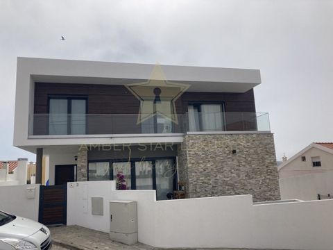 Situated in Carvoeira, Mafra, this cosy villa offers you rural tranquility with the amenities of modern living. Built in 2021, with an excellent coastal location, it offers access to local beaches, surf schools, mini markets, pharmacies and cafes. Th...