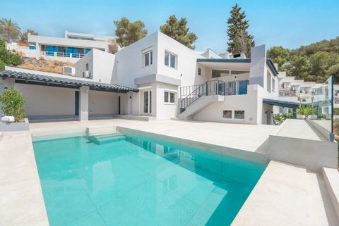 Just minutes away from the vibrant Ibiza life, this stunning property offers unparalleled panoramic views of Formentera, D'alt Vila and Ses Salinas. This stunning 4 bedroom luxury villa is located in the exclusive 24 hour guarded urbanisation of Can ...