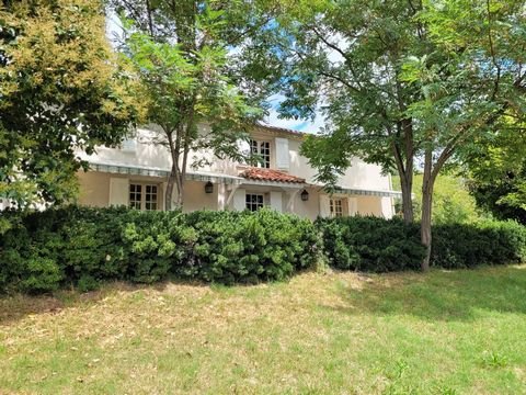 Beautiful stone house in good general condition offering approx. 145 m² of living space with swimming pool and carport, set in just over 2790 m² of land, located a few kilometres from Bon Encontre, Lot et Garonne. The house needs some updating (insul...