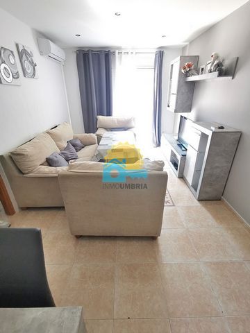 *INMOUMBRIA* FOR SALE Very bright apartment in Fuentepiña area, 75 m² distributed in three bedrooms with fitted wardrobes, bathroom with shower, large kitchen equipped with appliances and integrated laundry room, living room with access to balcony. C...