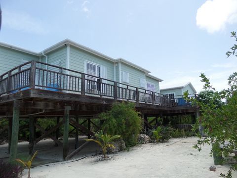 Eden Estate spektakuläres Haus auf einem ebenen Grundstück in Sunset Beach! Dieses Haus ist ideal für Unterhaltung, drinnen und draußen. Wunderschöner Blick auf den Sonnenuntergang vom Oberdeck und Strandzugang nur wenige Schritte entfernt. Genießen ...