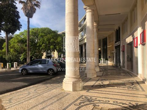 Commercial Space located in the charming Arcades of Estoril next to the Estoril Casino, emblematic Casino Garden, Tamariz Beach, Train Station and Marginal. Shop with 128m2 distributed over 3 floors: Basement, RC and 1st Floor. Easy parking.  Unique ...
