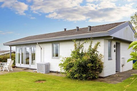Holiday home with beautiful panoramic views of the water located on a good natural plot in a good holiday home area close to the water. The house contains a kitchen with stove, fridge / freezer and coffee machine. In extension of this is the living r...