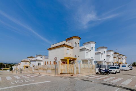 3 beds detached villas key ready in La Marina . Detached villas with 3 bedrooms and 3 bathrooms in La Marina, a 10 minute drive to the beaches of Guardamar and La Marina. These homes have 3 bedrooms, 3 bathrooms, a living-dining room and an independe...