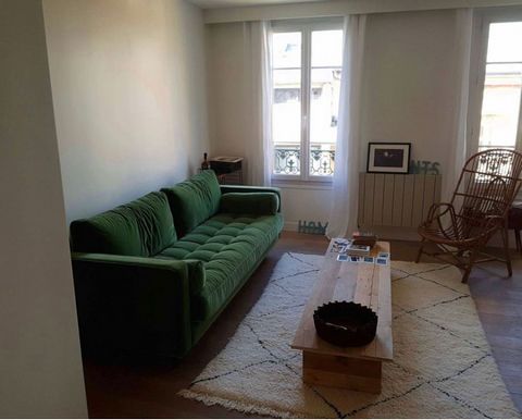 Our lovely flat is located in the Abbesses Pigalle area in Montmartre, a prized yet authentic and safe location filled with bars, cafés and sights spots. Bright and very quiet, the flat in a small building in a private alley (4 floors, 1 flat per flo...