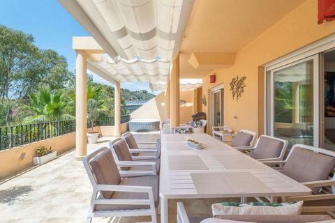 We present to you this magnificent apartment in the coveted Vista Real urbanization, located in the prestigious area of Nueva Andalucía, Marbella. With 3 en-suite bedrooms, this home offers luxurious design and finishes that will delight your senses....