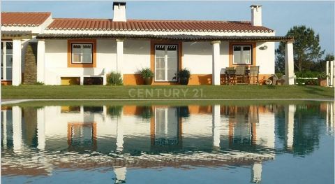 Oasis in the Natural Park of Southwest Alentejo and Costa Vicentina Discover this charming Quinta with 7,114ha of area, nestled in the heart of the Natural Park of Southwest Alentejo and Costa Vicentina, just 3 km from Amália beach and 8 km from Zamb...